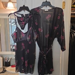 Elegant Floral Chemise and Robe Set - Black and Pink